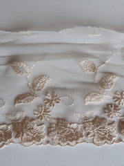 Load image into Gallery viewer, Accessible Beige 3.5" Wide Embroidered Lace Trim
