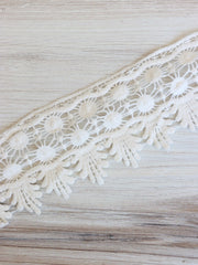 Load image into Gallery viewer, Off White 3&quot; Wide Venice Lace Trim
