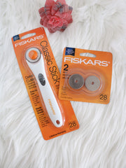 Load image into Gallery viewer, Fiskars 28mm Rotary Cutter/Replacement Blades