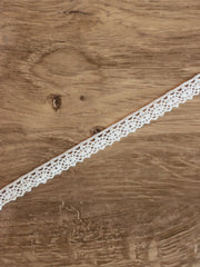 Load image into Gallery viewer, Beige .5" Wide Crochet Lace Trim