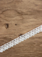 Load image into Gallery viewer, Beige .5" Wide Crochet Lace Trim
