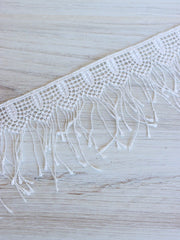 Load image into Gallery viewer, White 3.5&quot; Wide Fringe Trim
