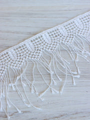 Load image into Gallery viewer, White 3.5&quot; Wide Fringe Trim
