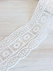 Load image into Gallery viewer, Off White 3" Wide Venice Lace Trim